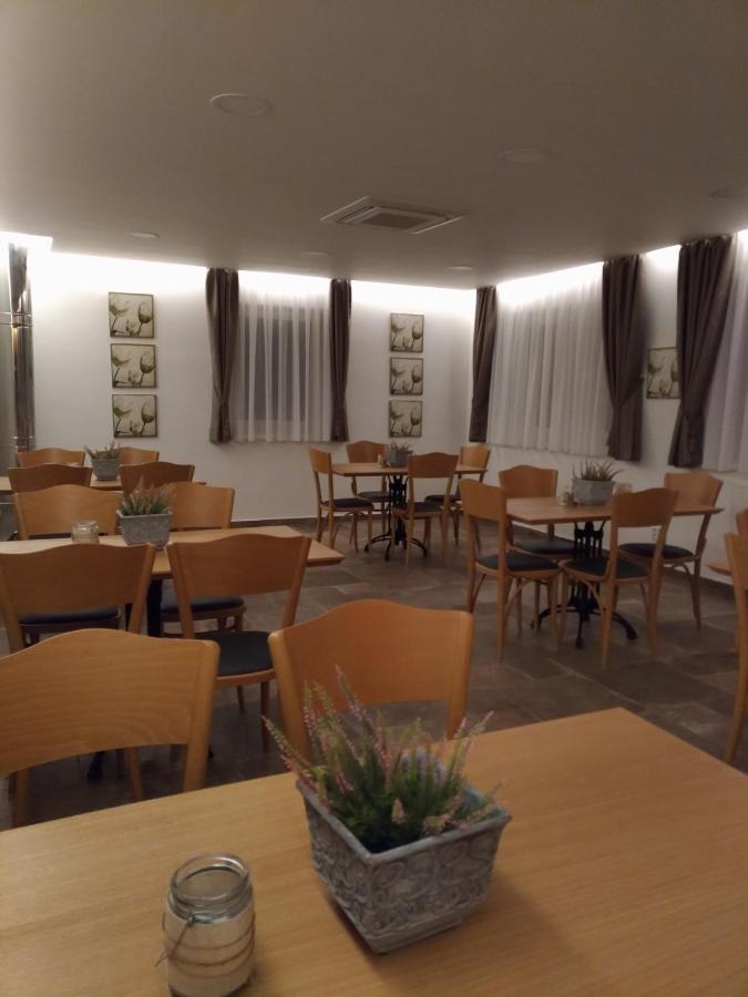 Penzion Kometa Pasohlávky Exterior foto